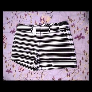 New York & Co 4” comfort fit shorts